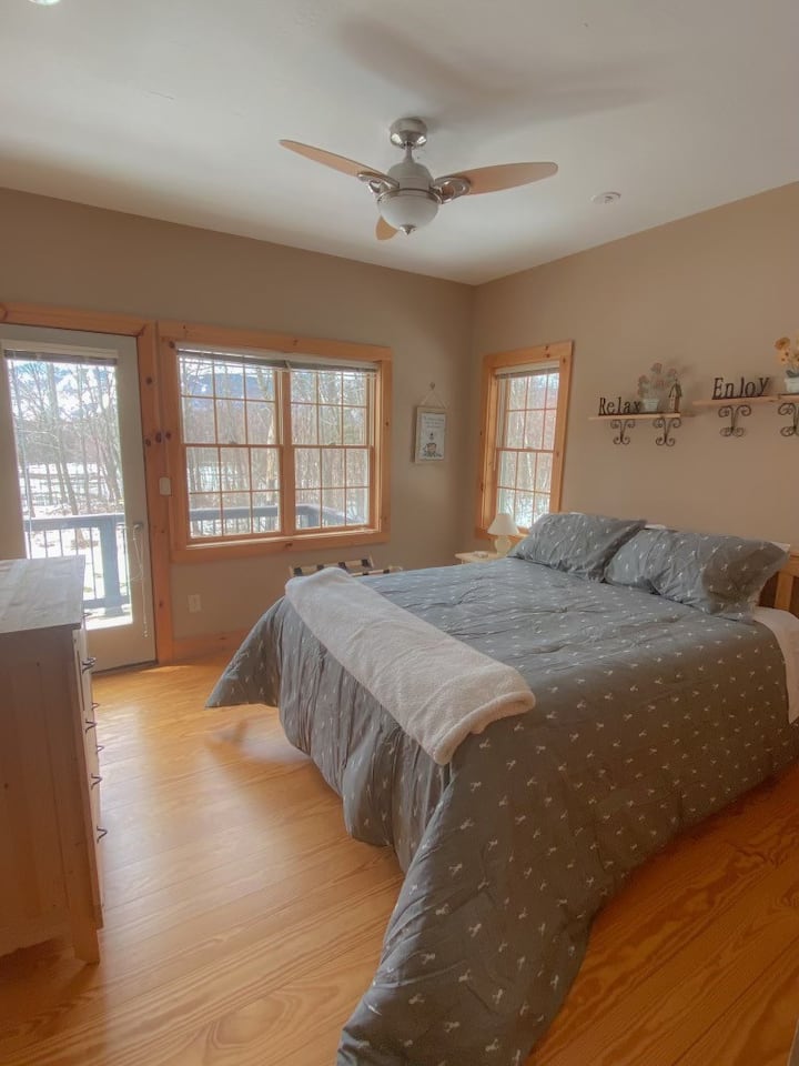 BedRoom#3-Queen + Deck დასაჯდომი ადგილები