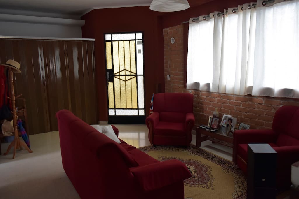 Sala y recibidor.