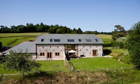 Pitlands Barns