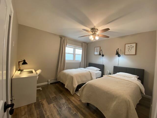 4B2B Entire House in Jersey City +Parking gallery image 5