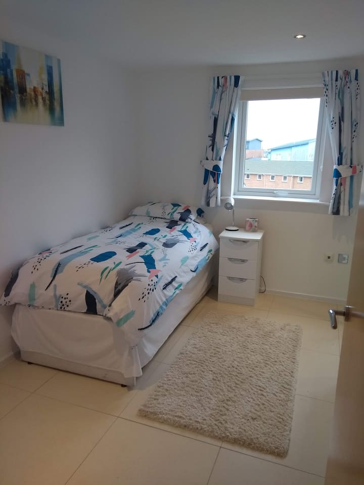 חדר שינה שלישי שהוסב בקלות לשינה של שני אנשים