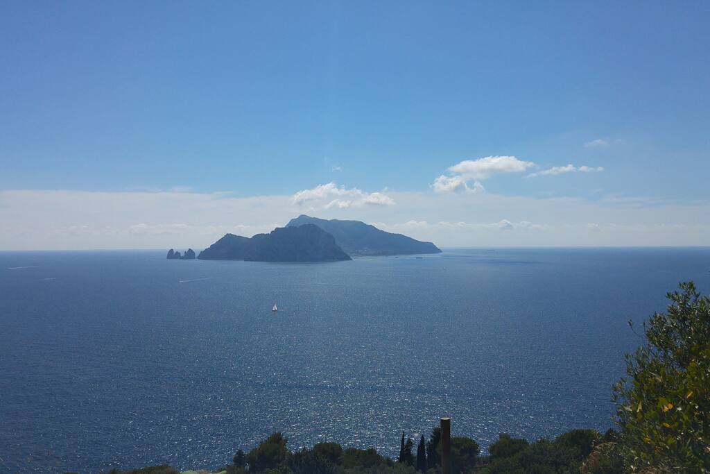 isola di Capri.....veduta da Termini.