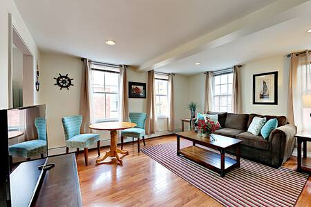 Brand New Apartment in Prime Newport Location!