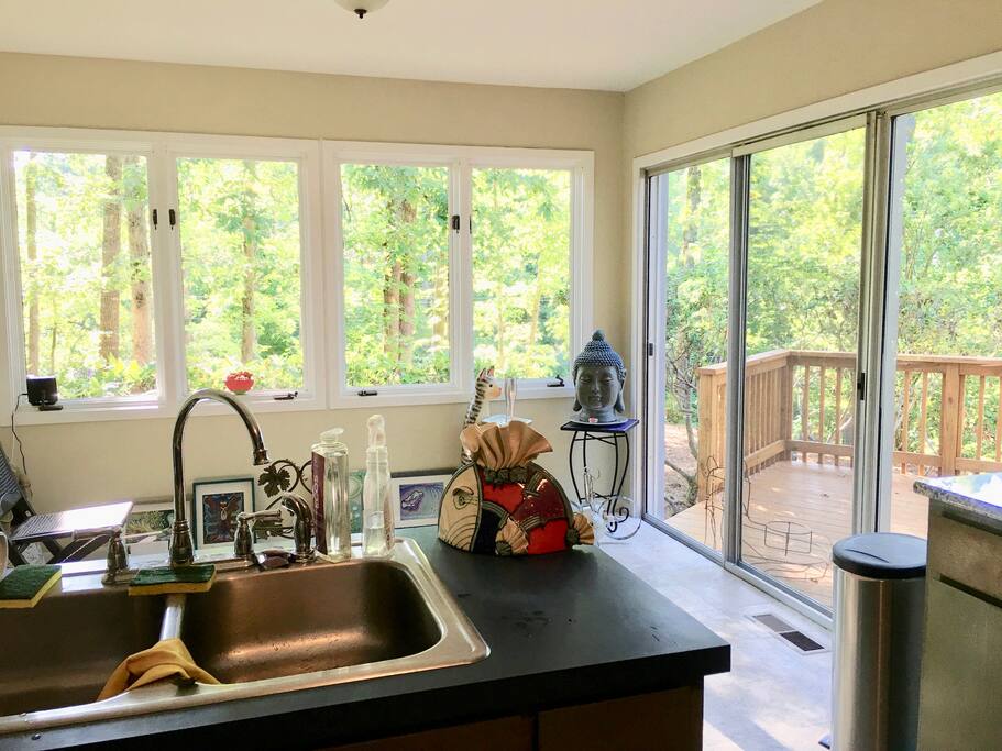 Kitchen nook with porch