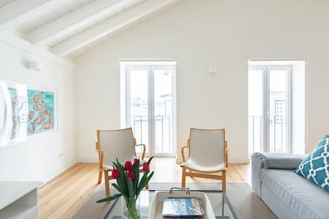 Popular Airbnb listing: Unique Cascais Penthouse with Beach View in União Das Freguesias De Cascais E Estoril
