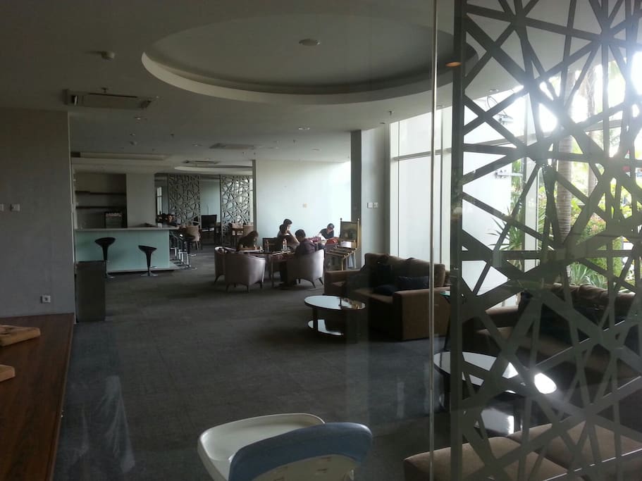 the private lobby for the residence. all wifi available on the area