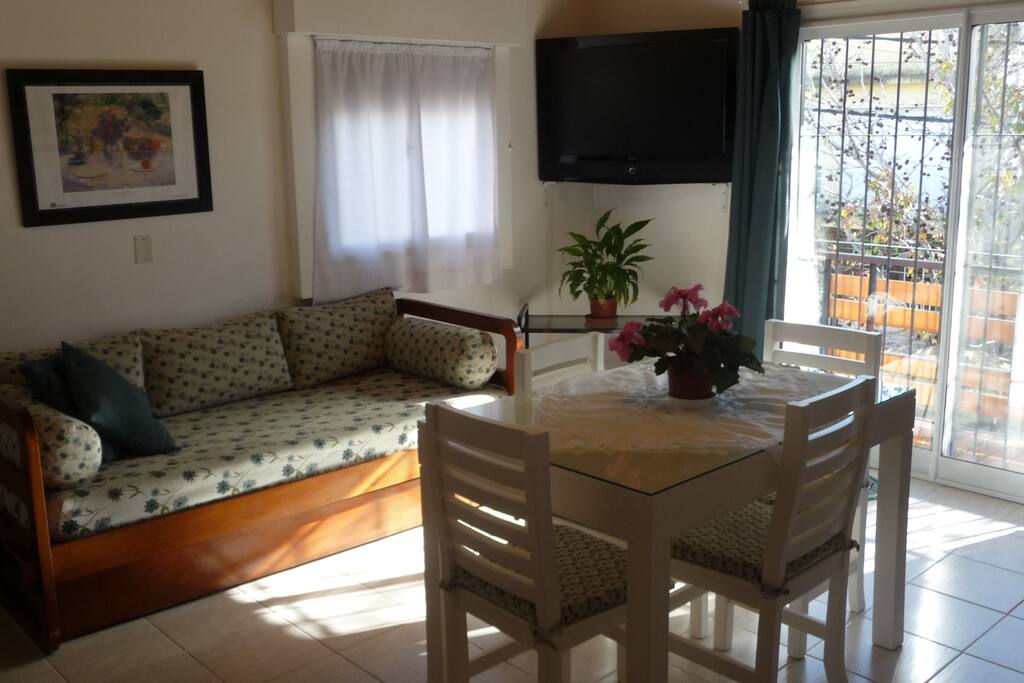 Living comedor, sofá cama con cama de sacar