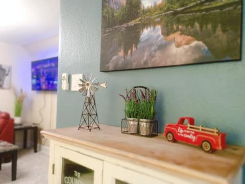 Popular Airbnb listing: Charming Top Floor Unit+ Quiet Neighborhood in Westwood