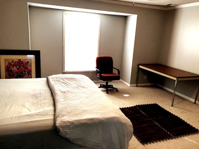 KC Metro-Master Bedroom-Attached Bathroom-King Bed