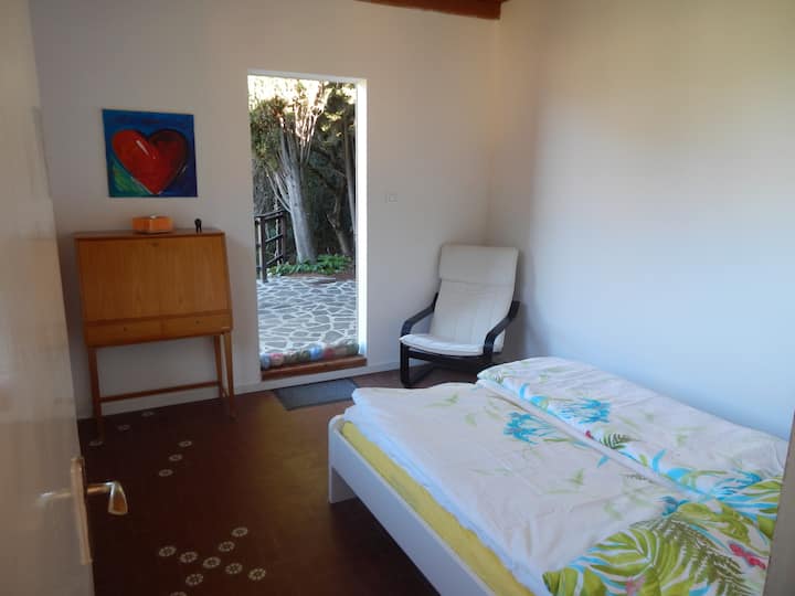 Спалня 1 със самостоятелен изход към тераса 2