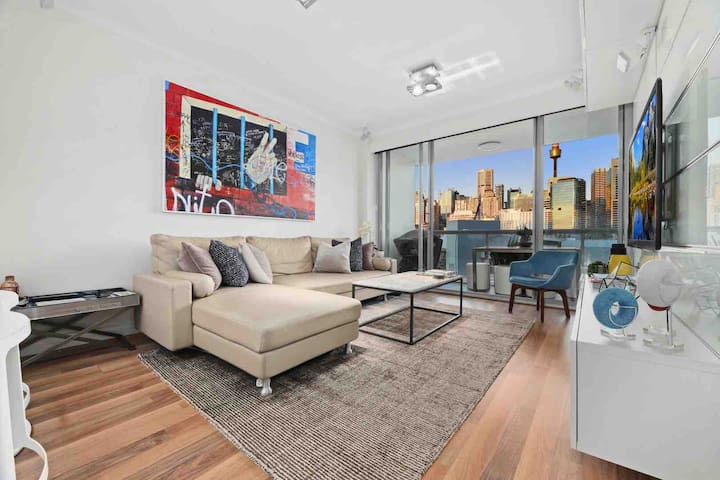 Luxury Apartment Overlooking City and Darling Harbour