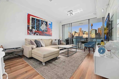 Luxury Apartment Overlooking City and Darling Harbour