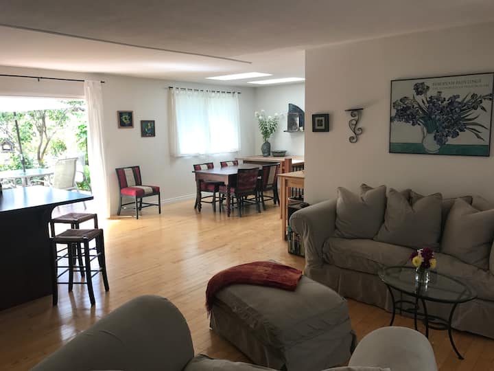 Cosy Rancher Near River Trails And Town - British Columbia