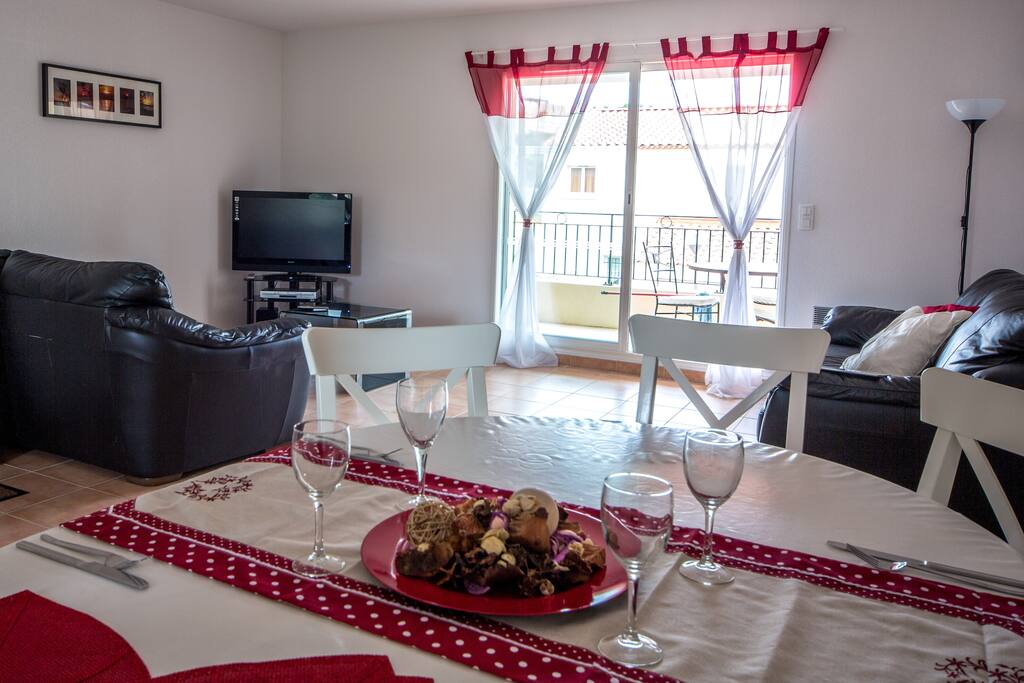 Lounge and Dining Area