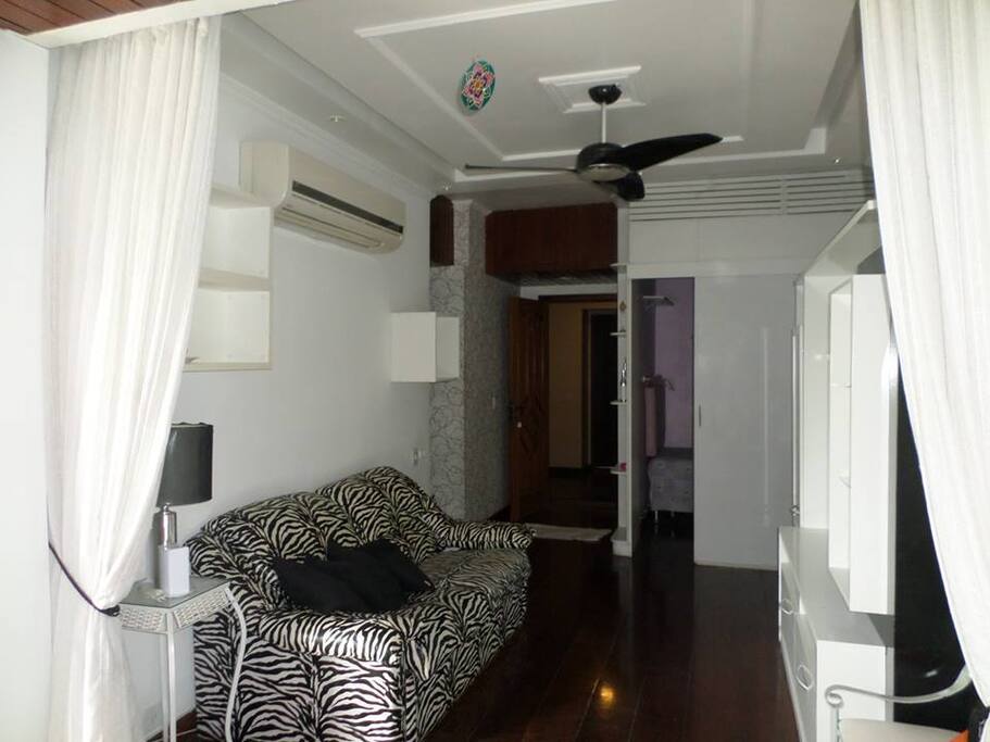 Salá de estar com sofá cama de casal
