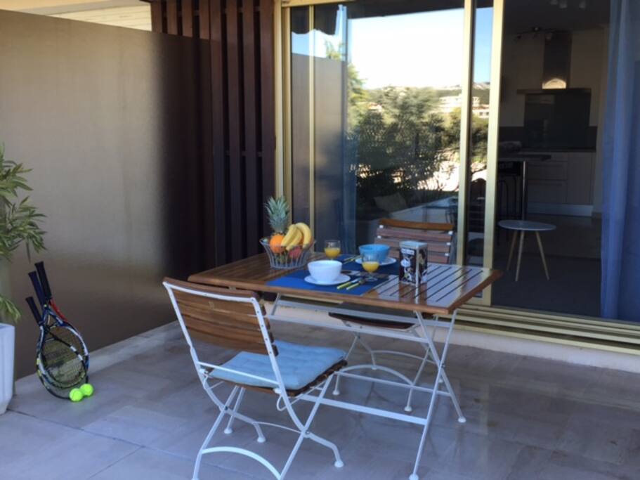 Vu de la terrasse ainsi que les ses équipements.