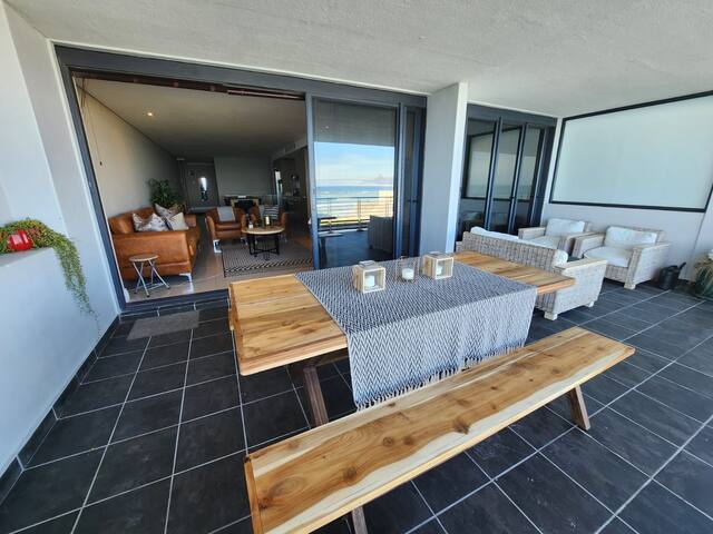 Eden Beachfront apartment with inverter back up gallery image 4