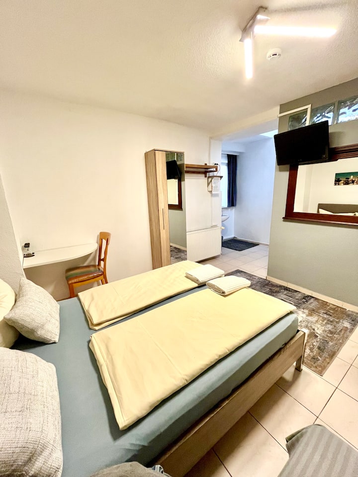 Ორადგილიანი საწოლი + გასაშლელი დივანი