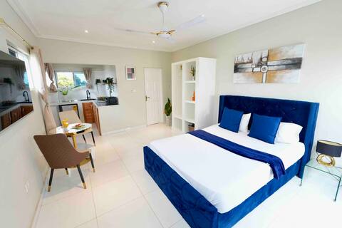 Lukas Garden Accra - Pool,Jacuzzi, Gym & Breakfast