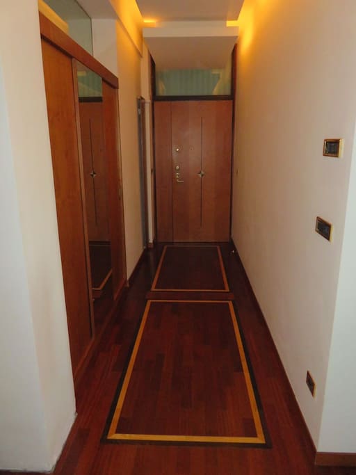 Ingresso con armadio a muro