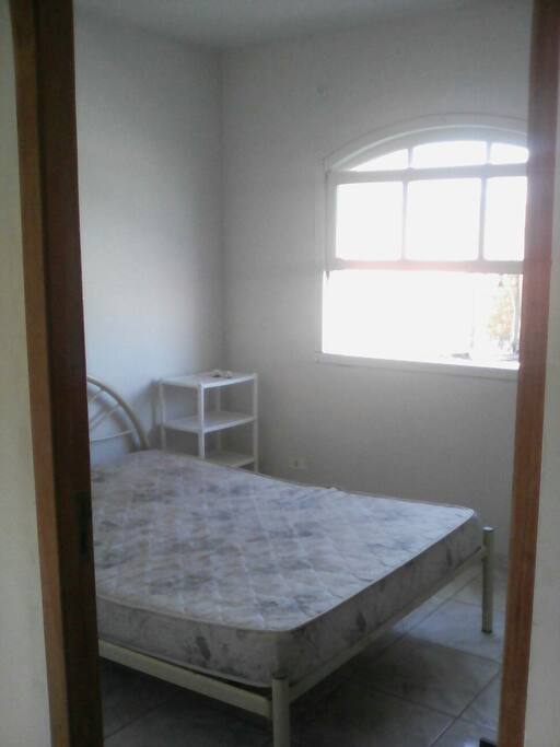 quarto 1. cama de casal.