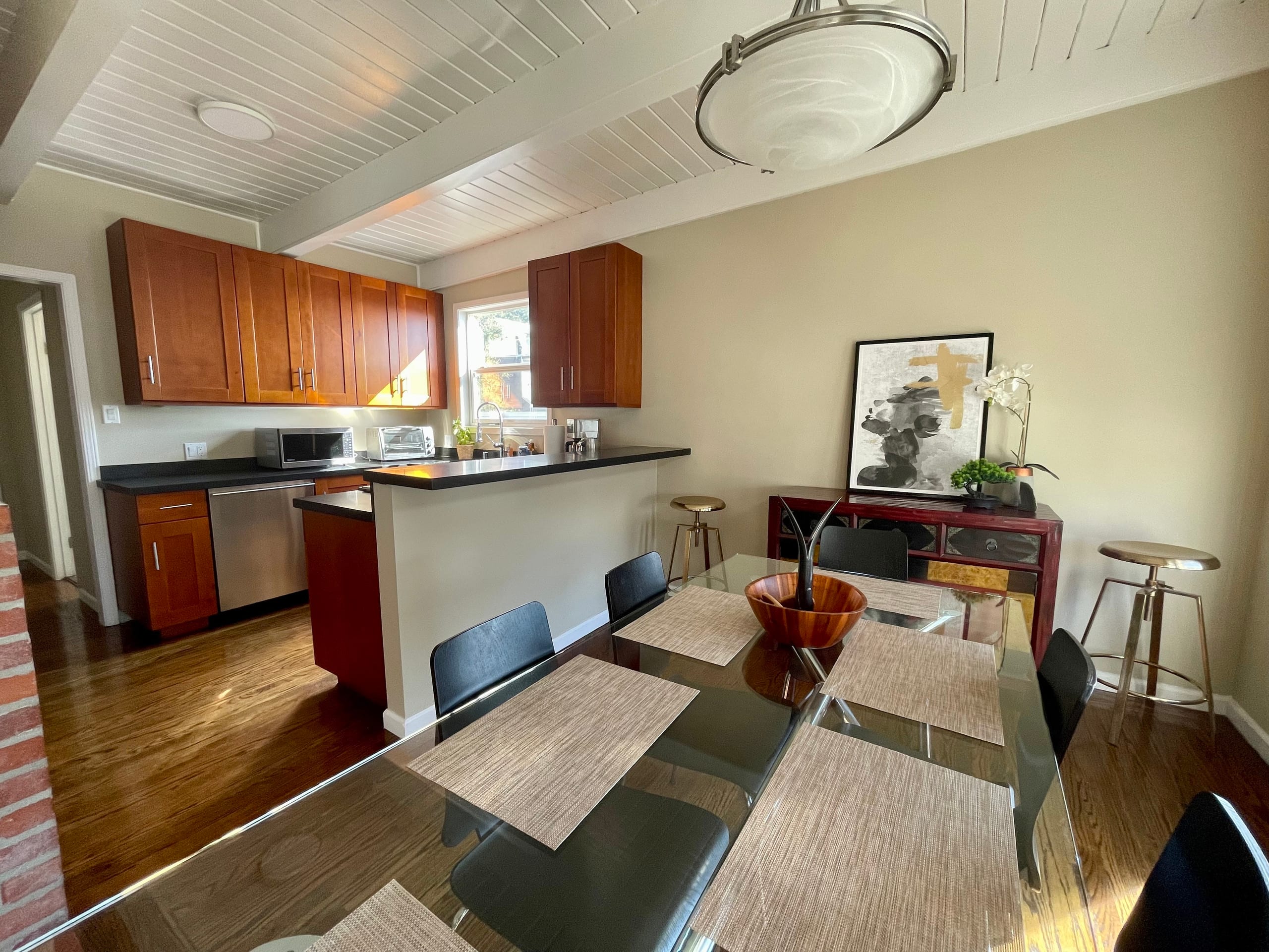 Home in San Francisco · ★4.96 · 2 bedrooms · 2 beds · 1 bath - Image 10