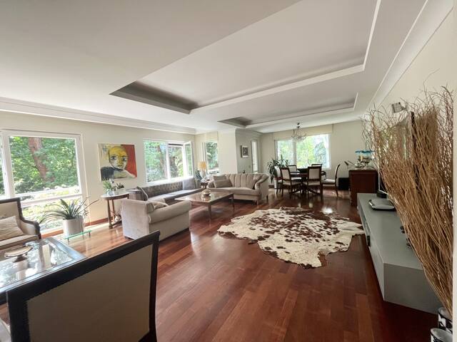 Luxurious Flat with swimpool by the Seaside