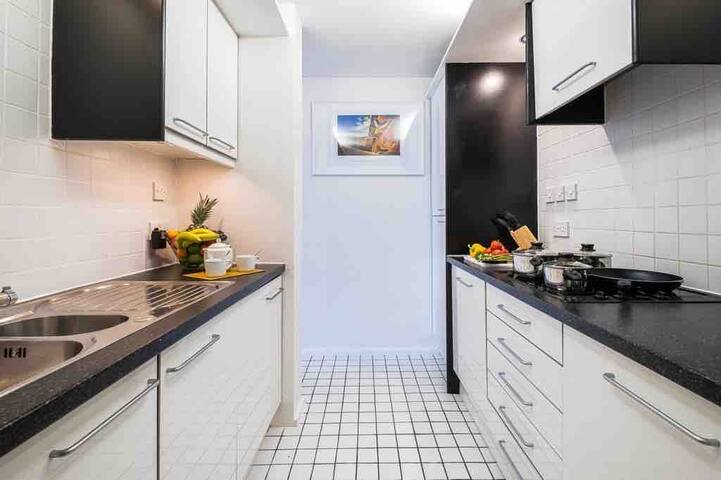 Modern 2 bedroom in South Kensington/Knightsbridge gallery image 3