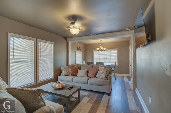 Cozy Cottage - Your 'Home Away From Home'