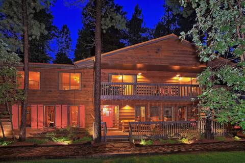 Super Fun Large Cabin w/ Room For The Whole Family