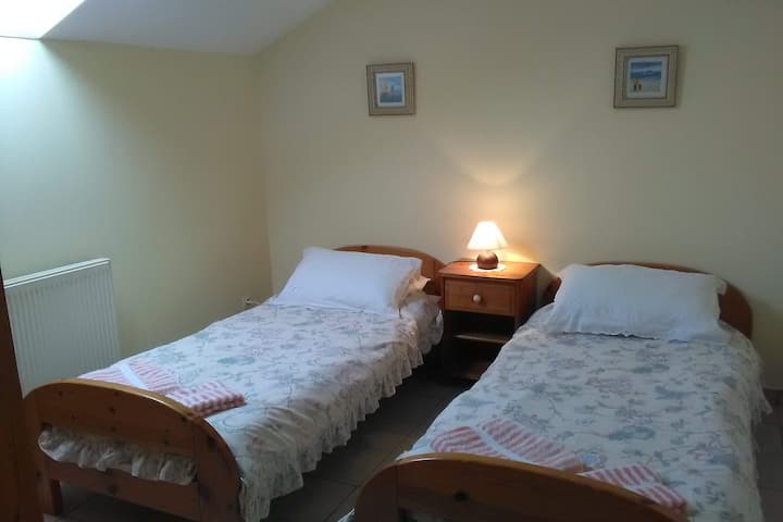 ห้องนอน 2 - ชั้นล่าง