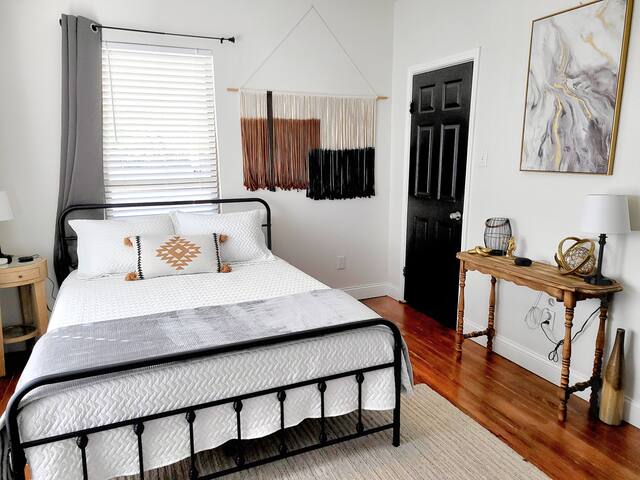 Private Bungalow near Uptown!