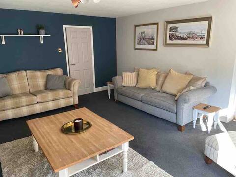 4 Bedroom/sleeps 7 near Silverstone Circuit