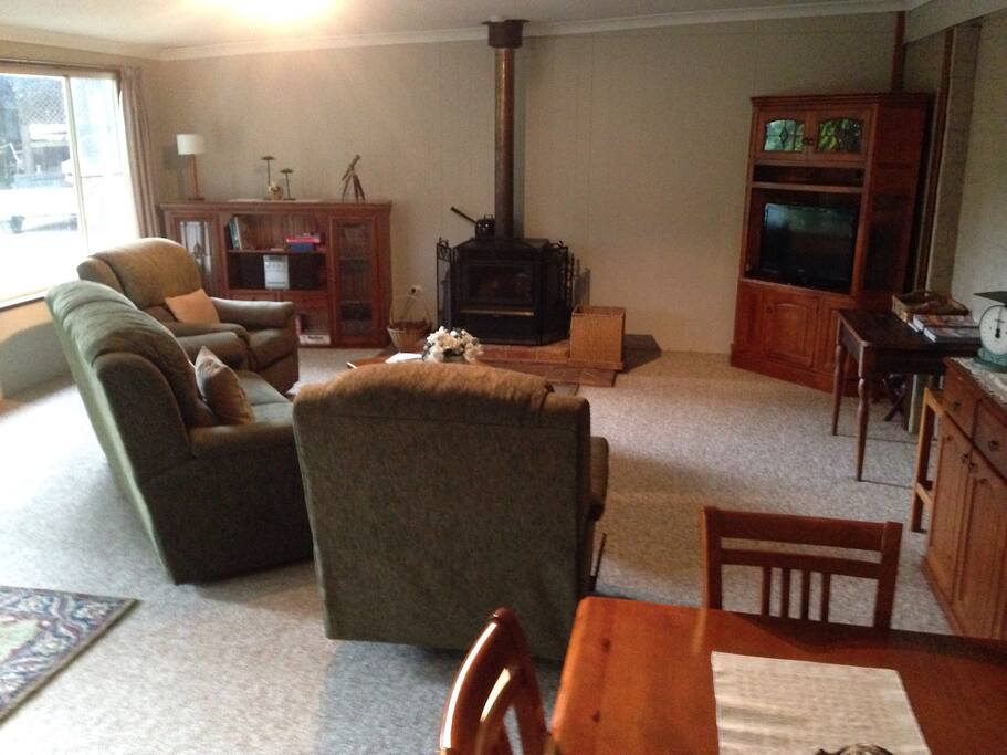 Lounge room/fireplace