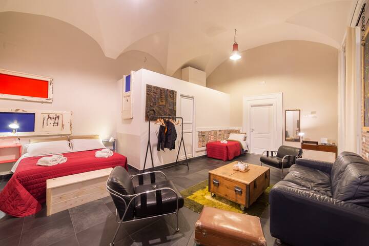 The Bellini House by House In Naples – Room 3 gallery image 4