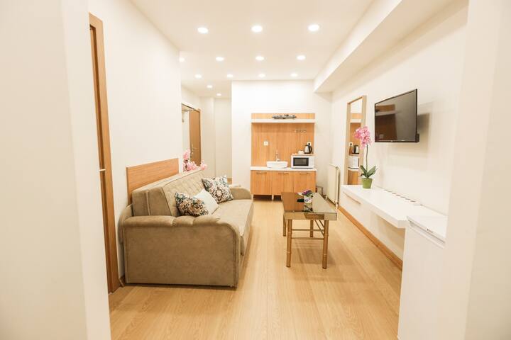 2+1 Studio Apartment with Kitchenette in Nisantasi