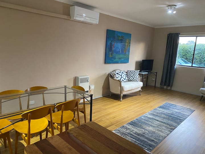 2 Bedroom Town house Villa Thowra Apartments for Rent in Berridale