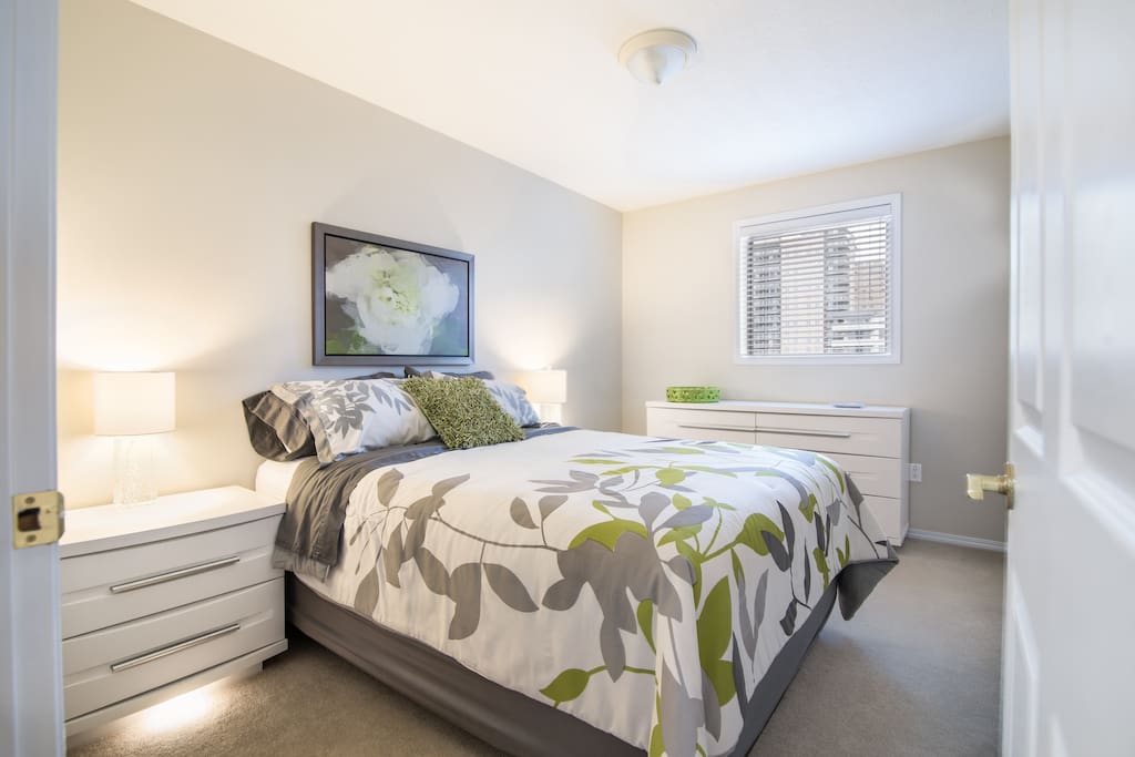 Bedroom #1 (Queen)