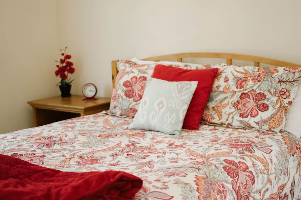 There is a queen-sized bed in the Hollyhock Room.