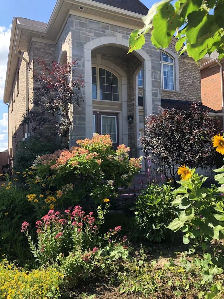 Newmarket Beautiful Basement Suite Villas for Rent in Newmarket