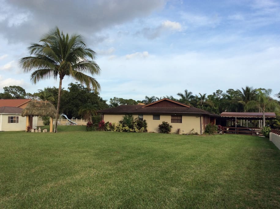 Plenty of privacy to enjoy the Florida weather!