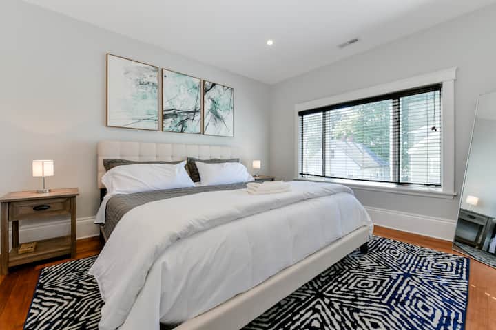 Spacious and Newly Renovated Minutes from Boston
