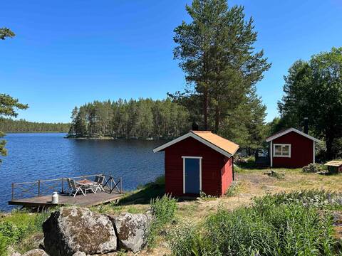 Cozy cabins with sauna and boat
