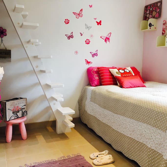 Bedroom-chambre à coucher-dormitorio