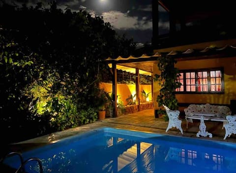 Popular Airbnb listing: House 50 meters from the beach and 700 meters from the village in Ilhabela