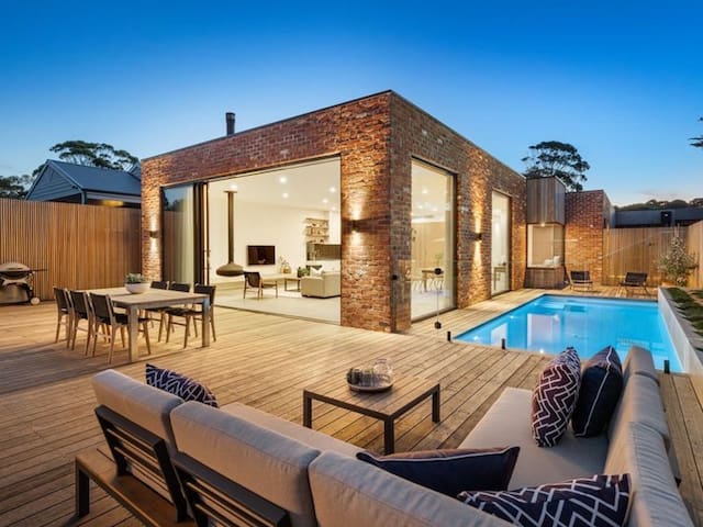 LUXE Poolside living, in the heart of Flinders