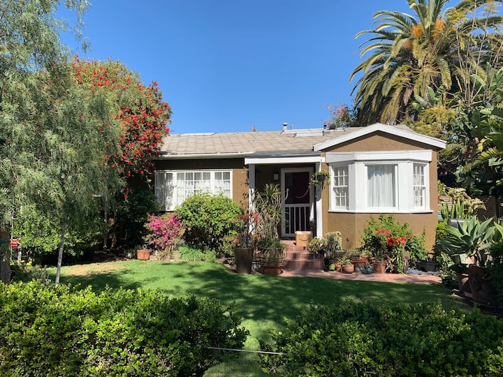 Charming Westside Art Home - 로스앤젤레스