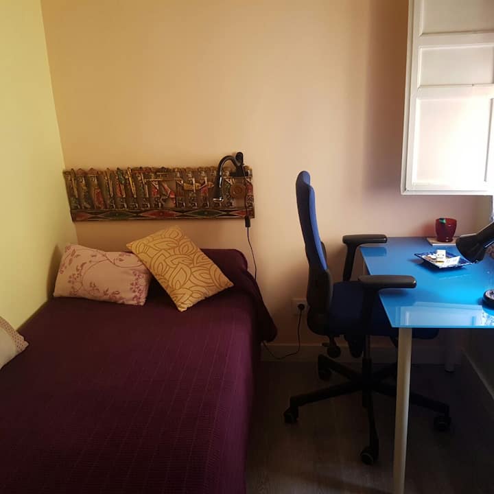 Cozy room - Atocha (1)