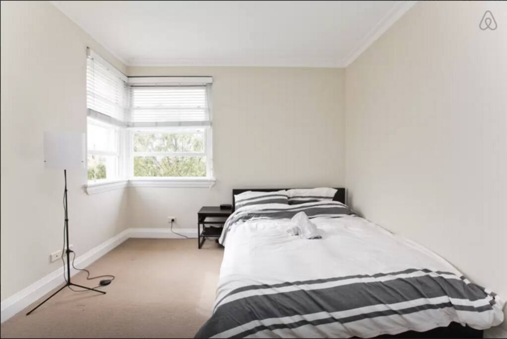 The master bedroom - Enjoy the Bondi Beach life!