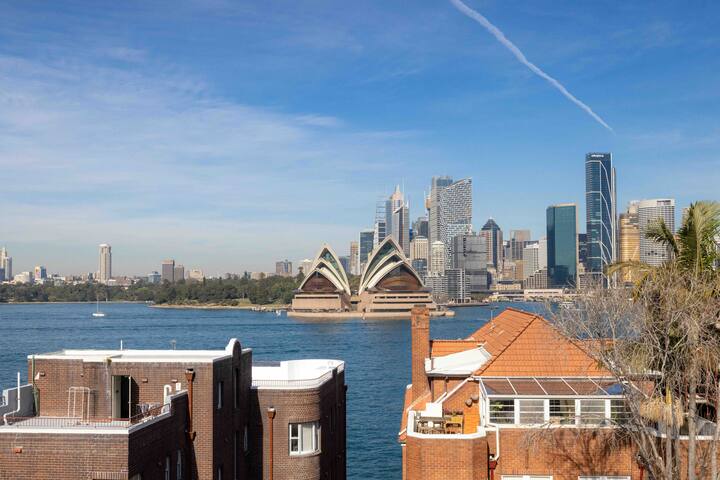 Spacious Kirribilli Penthouse – Spectacular Views gallery image 2
